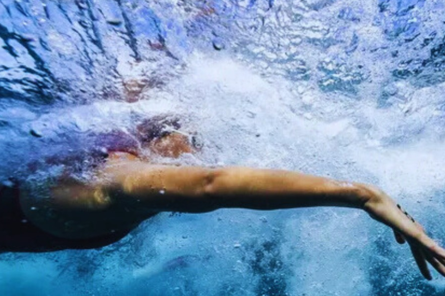 swimming under water